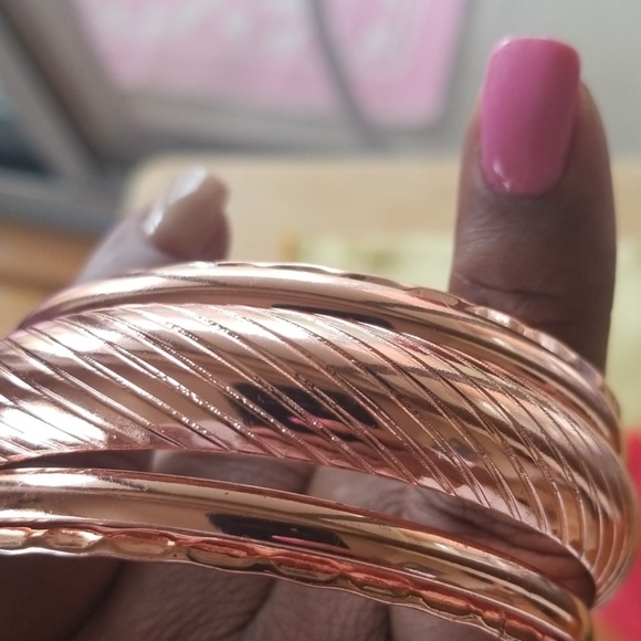 Brass Color Bangle - Picture 5 of 8